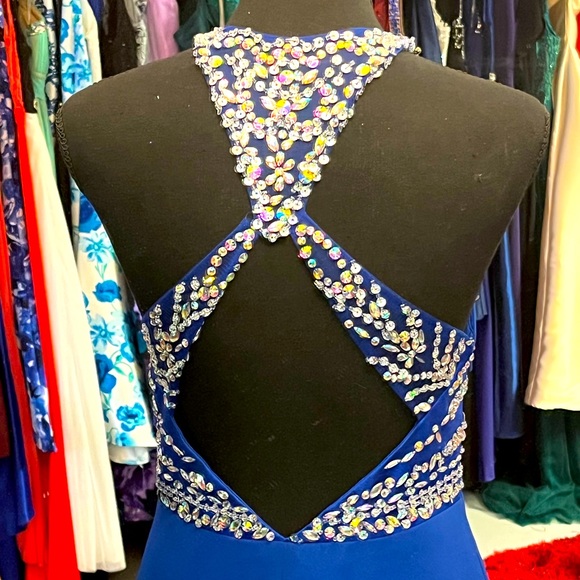 Formal dress - Picture 2 of 3